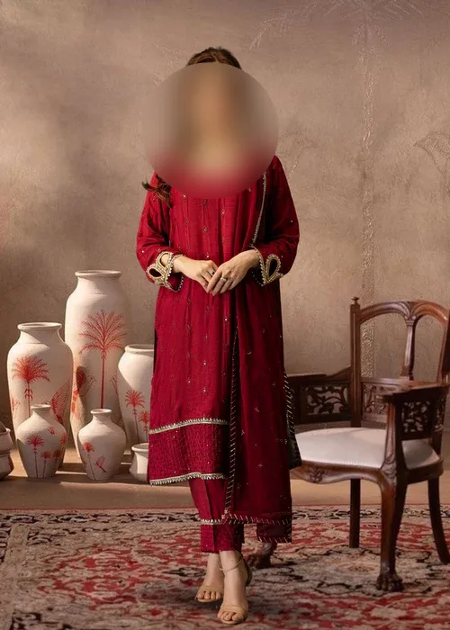 Deeya Maroon