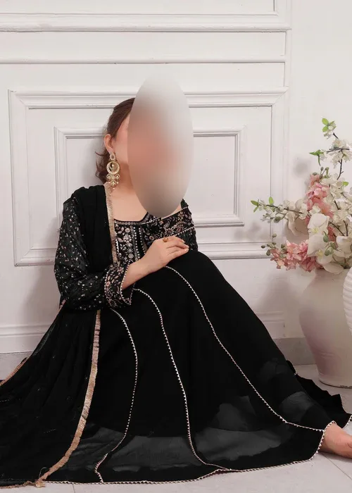 Raani Black